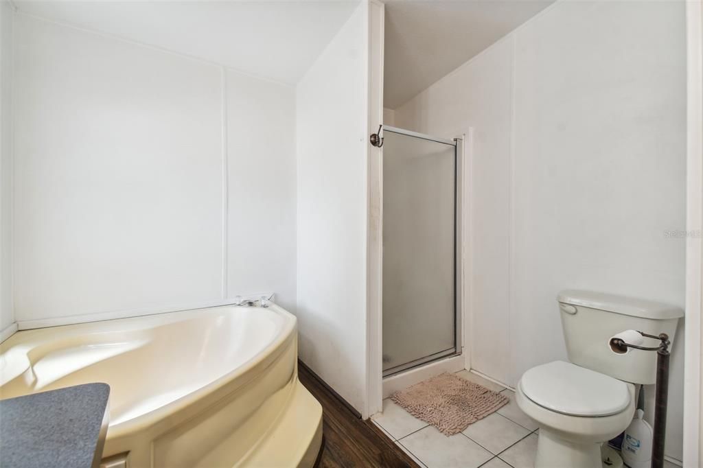 Active With Contract: $350,000 (3 beds, 2 baths, 1296 Square Feet)