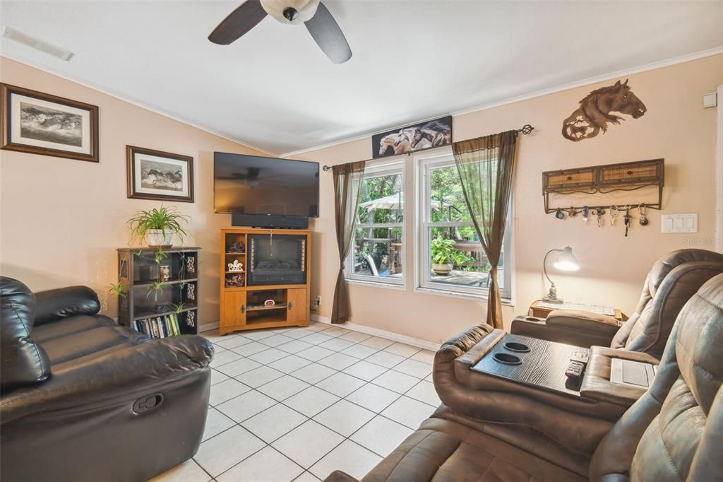 Active With Contract: $350,000 (3 beds, 2 baths, 1296 Square Feet)
