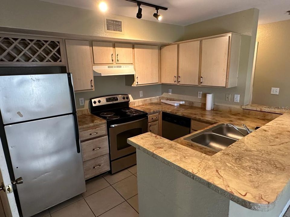 For Sale: $170,000 (2 beds, 2 baths, 1113 Square Feet)