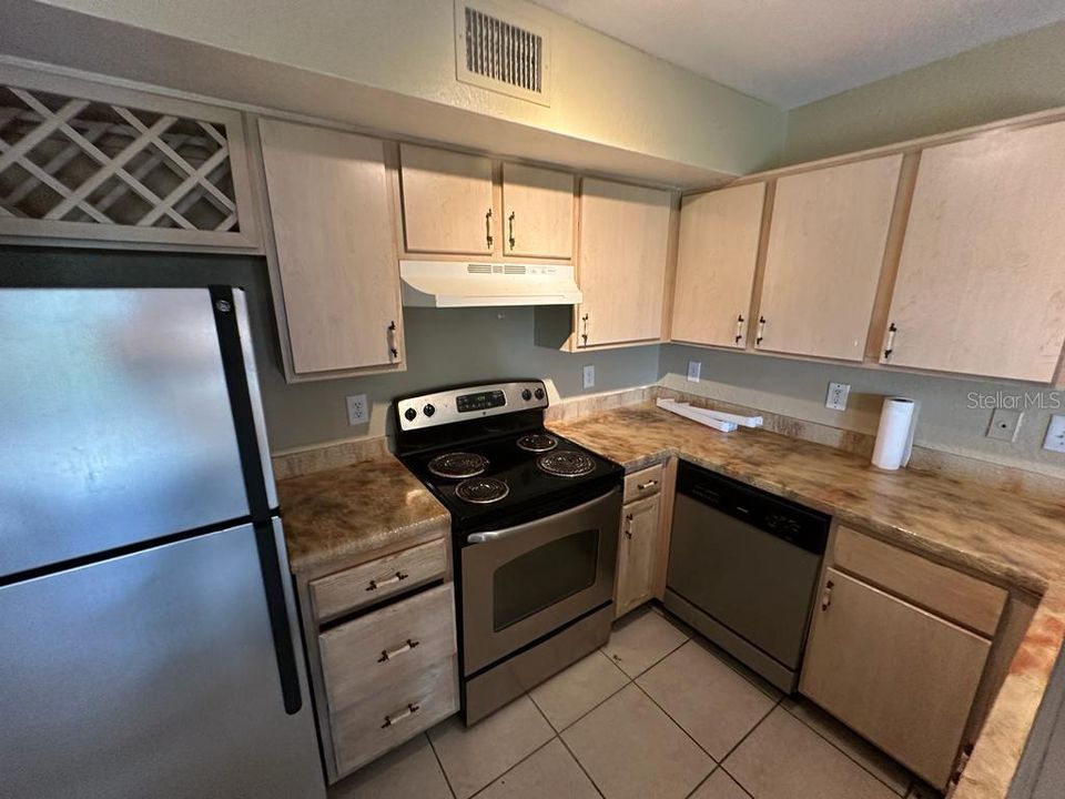 For Sale: $170,000 (2 beds, 2 baths, 1113 Square Feet)