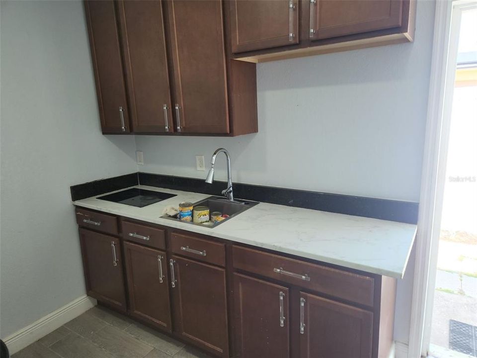 For Rent: $1,150 (1 beds, 1 baths, 400 Square Feet)