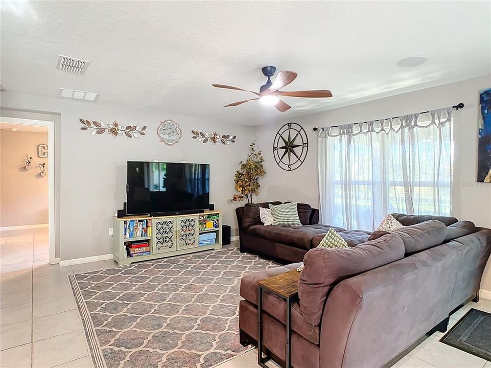 For Sale: $373,000 (4 beds, 2 baths, 1691 Square Feet)