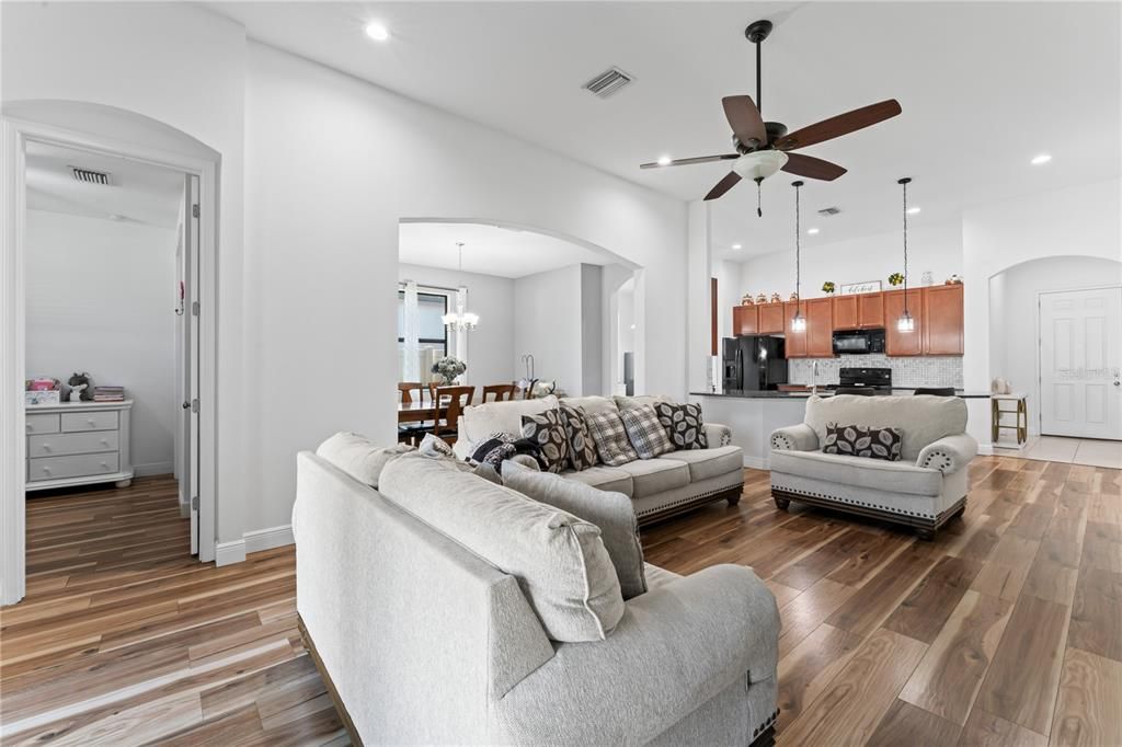 For Sale: $430,000 (4 beds, 2 baths, 1912 Square Feet)