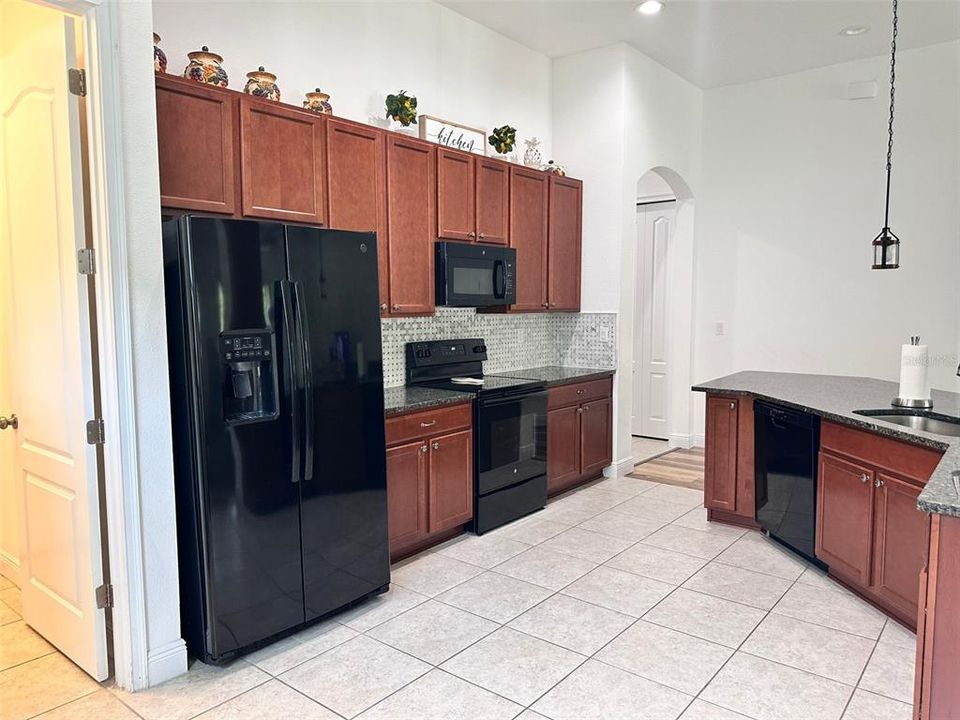 For Sale: $430,000 (4 beds, 2 baths, 1912 Square Feet)