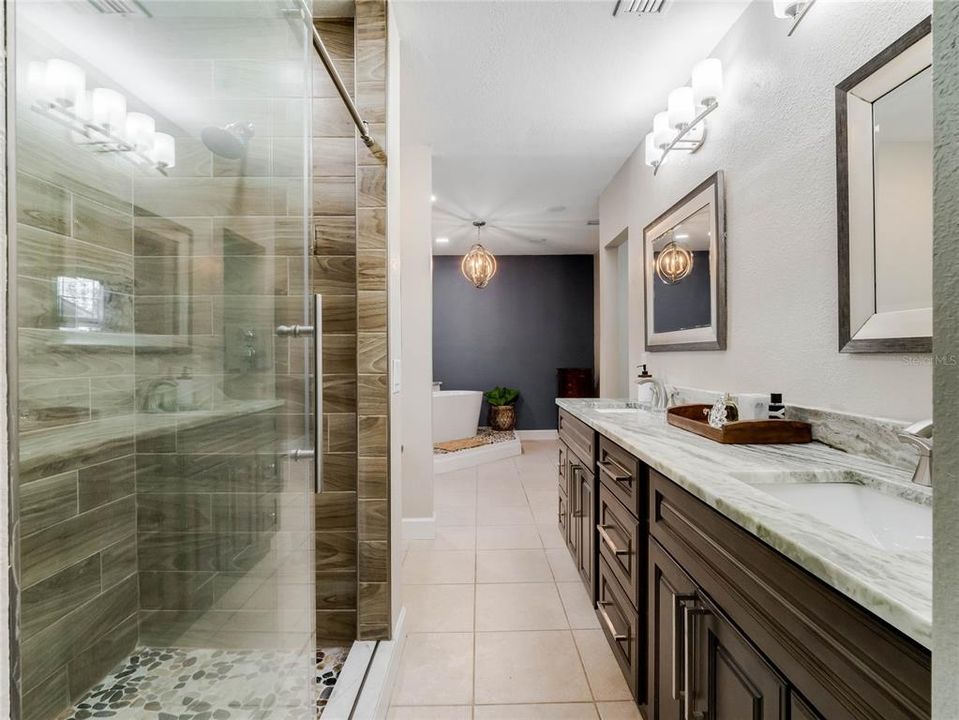 Dual Sinks and Tasteful Vanities