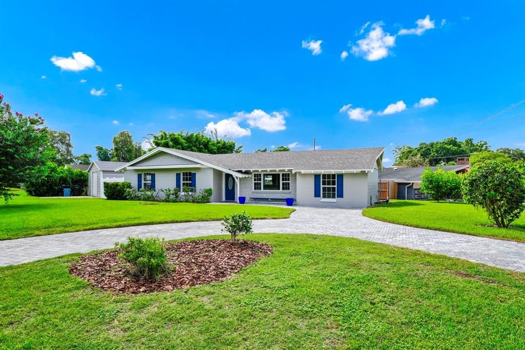 Double entrance driveway