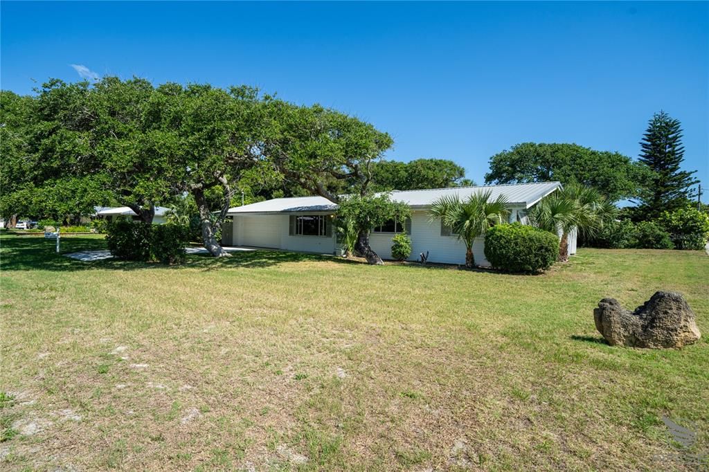 For Sale: $875,000 (3 beds, 2 baths, 1666 Square Feet)