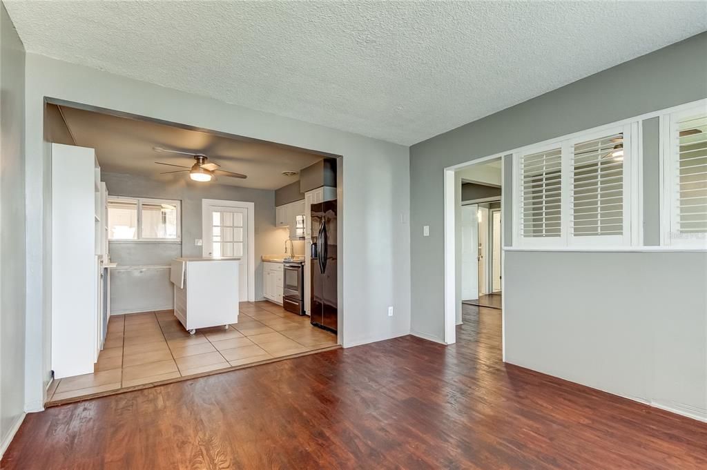Active With Contract: $174,900 (1 beds, 1 baths, 528 Square Feet)