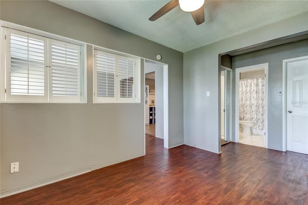 Active With Contract: $174,900 (1 beds, 1 baths, 528 Square Feet)