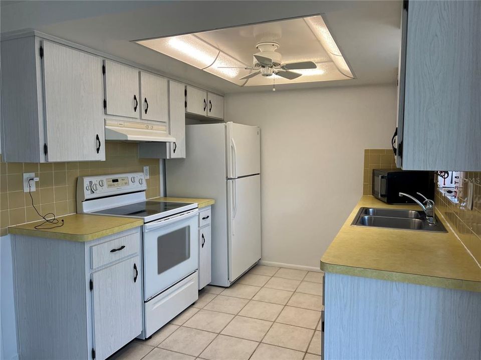 Recently Rented: $1,750 (2 beds, 2 baths, 1129 Square Feet)