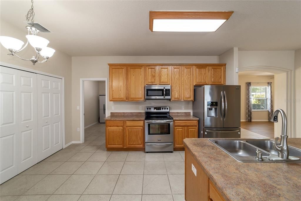 For Sale: $340,000 (3 beds, 2 baths, 2000 Square Feet)