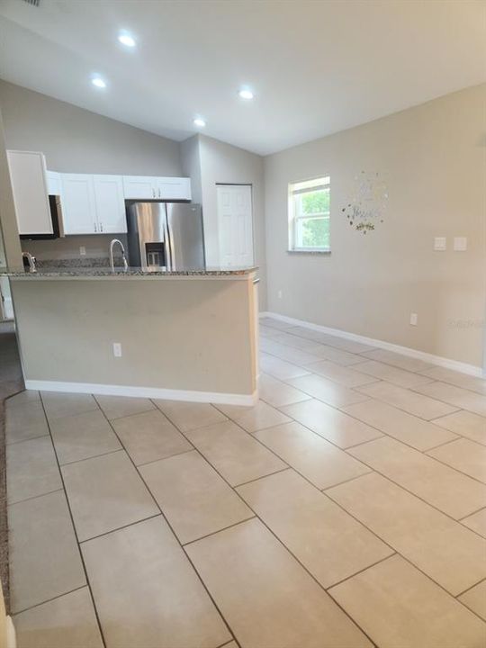 For Rent: $1,650 (3 beds, 2 baths, 1276 Square Feet)