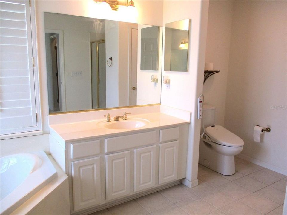 primary bed bathroom