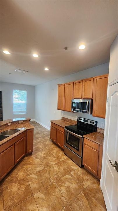 For Rent: $2,100 (3 beds, 2 baths, 1624 Square Feet)