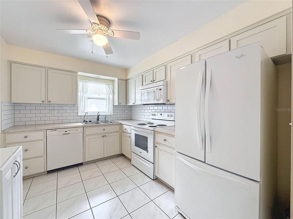 For Sale: $258,500 (2 beds, 2 baths, 1050 Square Feet)