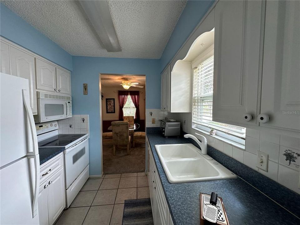 For Sale: $209,900 (2 beds, 2 baths, 1088 Square Feet)