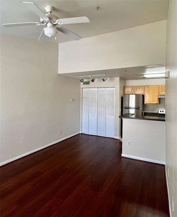 For Rent: $1,400 (1 beds, 1 baths, 495 Square Feet)