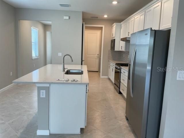 For Rent: $3,900 (3 beds, 2 baths, 1655 Square Feet)