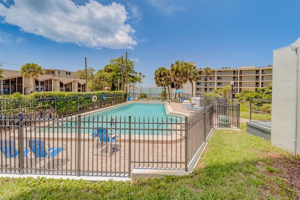 For Sale: $389,999 (2 beds, 2 baths, 1290 Square Feet)