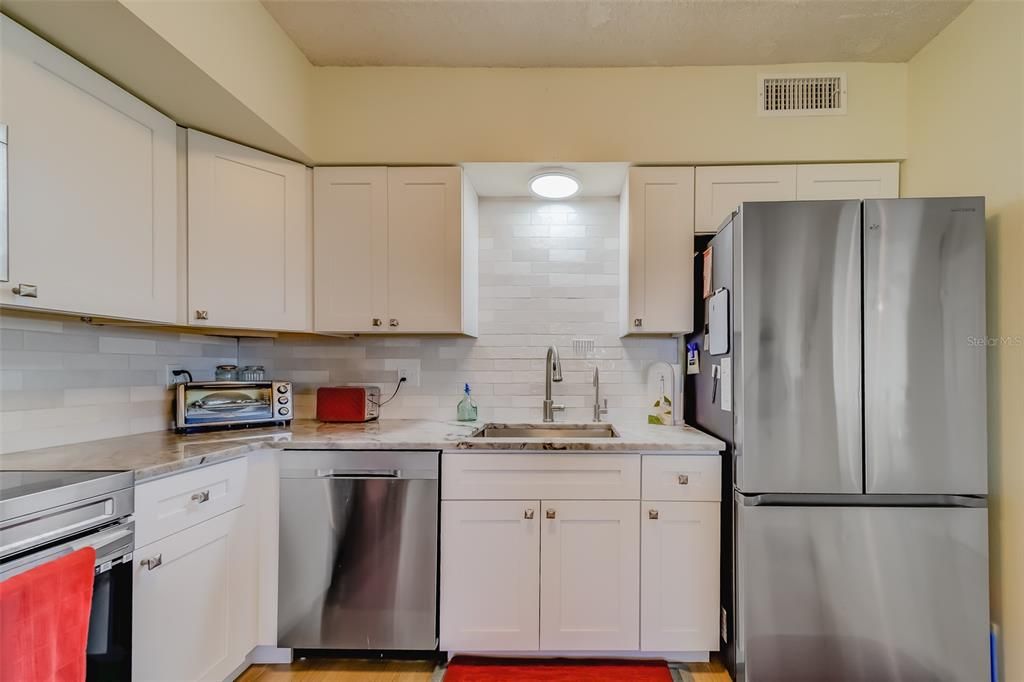 For Sale: $389,999 (2 beds, 2 baths, 1290 Square Feet)