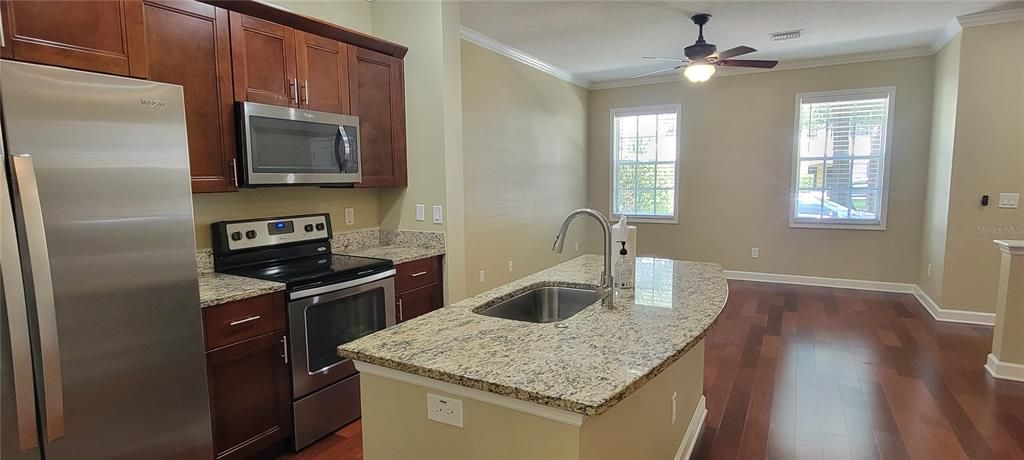 For Rent: $2,300 (2 beds, 2 baths, 1640 Square Feet)