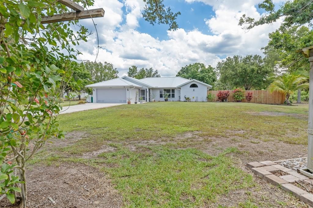 Active With Contract: $700,000 (3 beds, 2 baths, 1565 Square Feet)