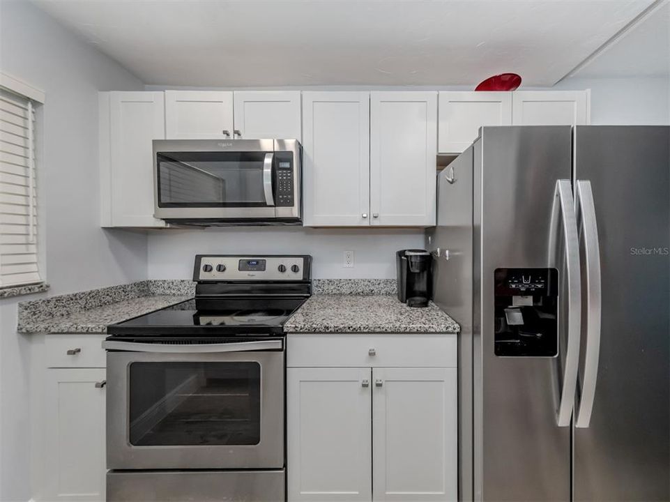 For Sale: $199,000 (2 beds, 2 baths, 971 Square Feet)