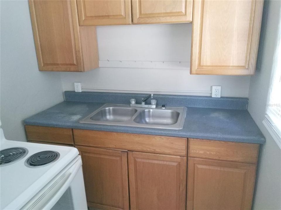 For Rent: $1,050 (0 beds, 1 baths, 450 Square Feet)