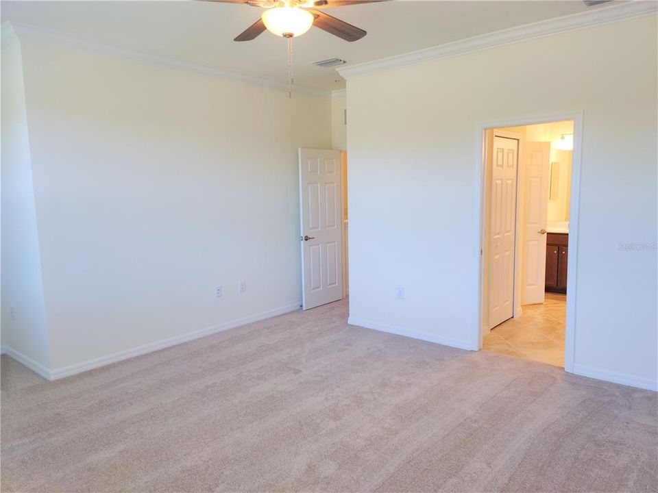 For Rent: $2,100 (3 beds, 2 baths, 1949 Square Feet)