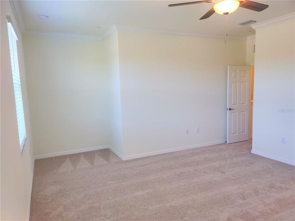 For Rent: $2,100 (3 beds, 2 baths, 1949 Square Feet)