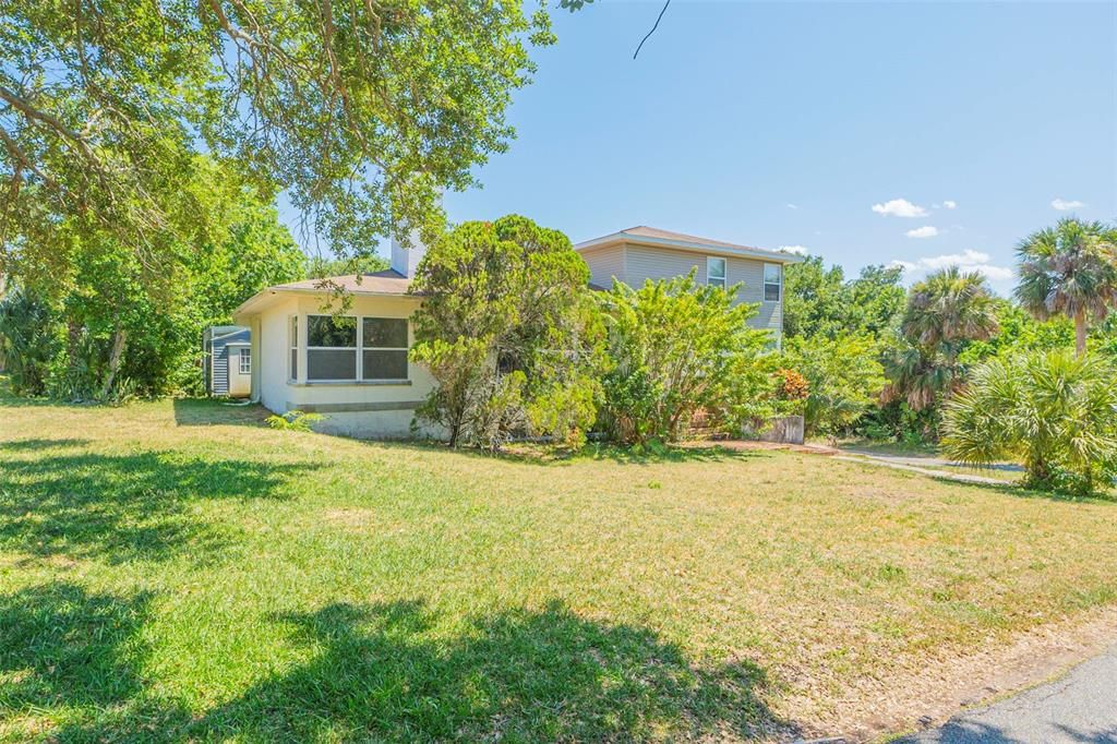 For Sale: $460,000 (5 beds, 2 baths, 2564 Square Feet)