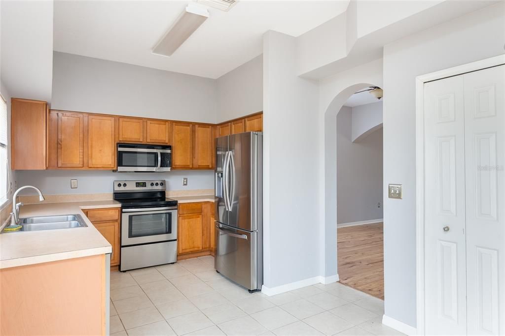 For Sale: $375,000 (4 beds, 2 baths, 2423 Square Feet)