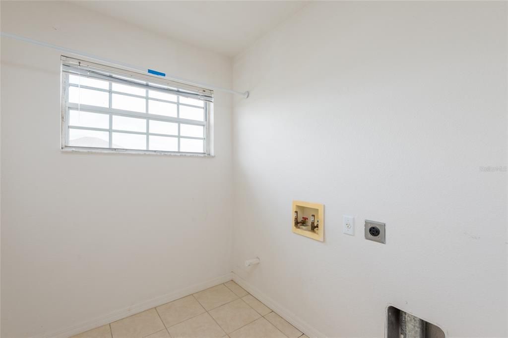 For Sale: $375,000 (4 beds, 2 baths, 2423 Square Feet)