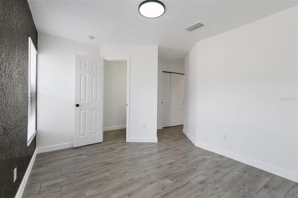 Active With Contract: $329,900 (3 beds, 2 baths, 1002 Square Feet)