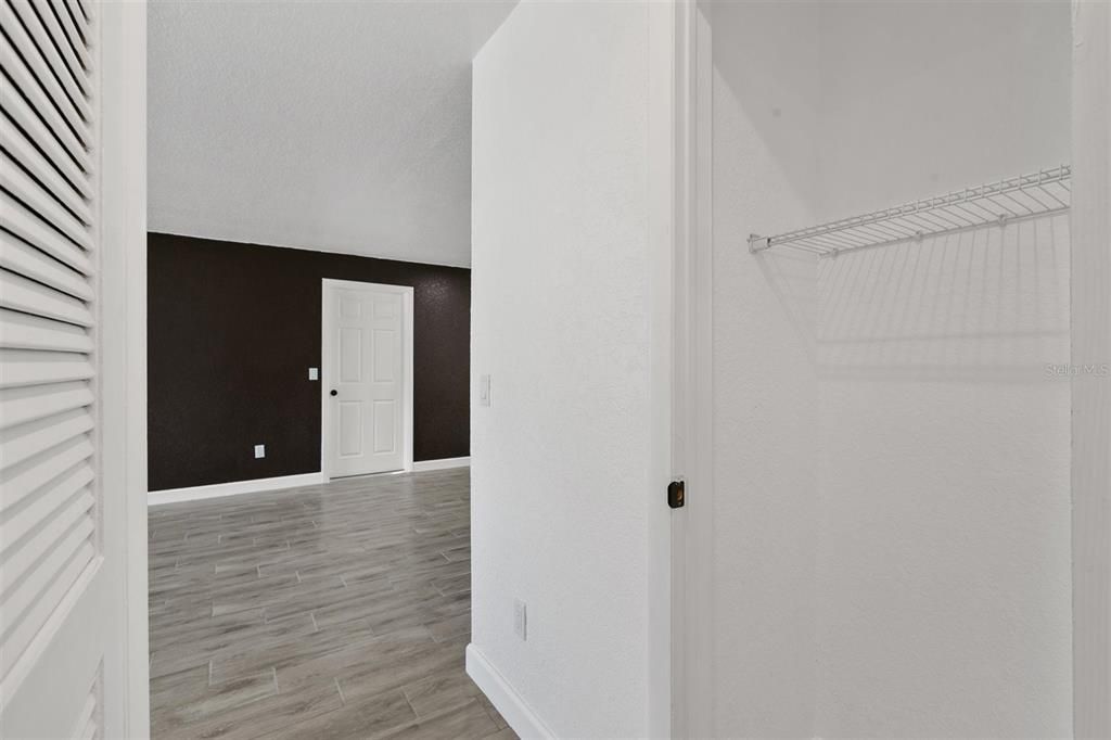 Active With Contract: $329,900 (3 beds, 2 baths, 1002 Square Feet)