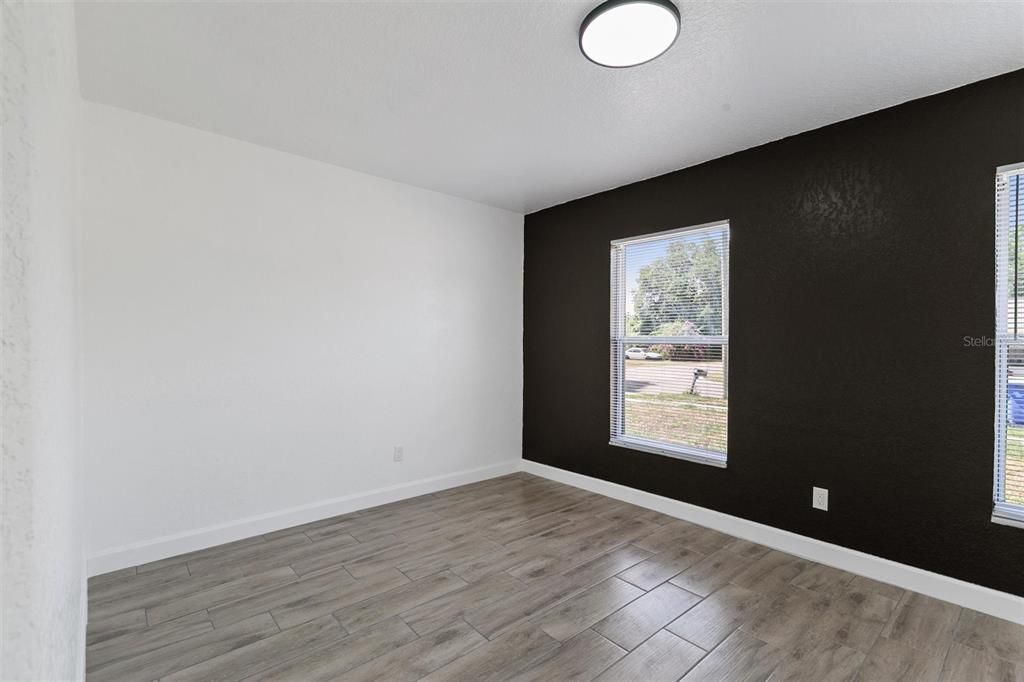 Active With Contract: $329,900 (3 beds, 2 baths, 1002 Square Feet)