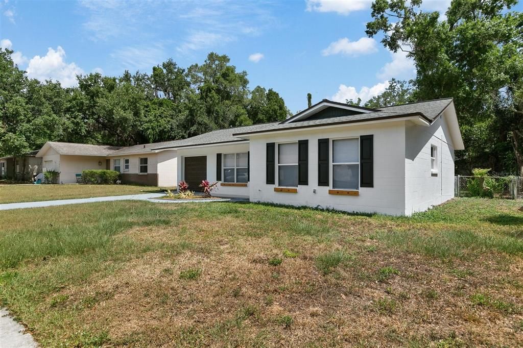 Active With Contract: $329,900 (3 beds, 2 baths, 1002 Square Feet)