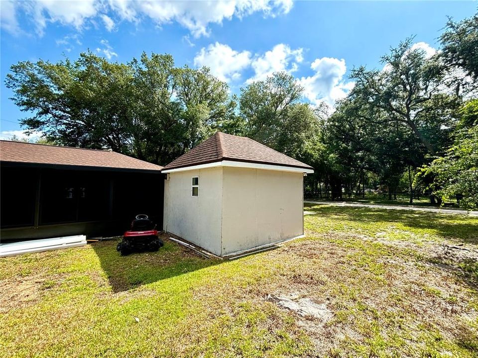 Active With Contract: $310,000 (3 beds, 2 baths, 1101 Square Feet)