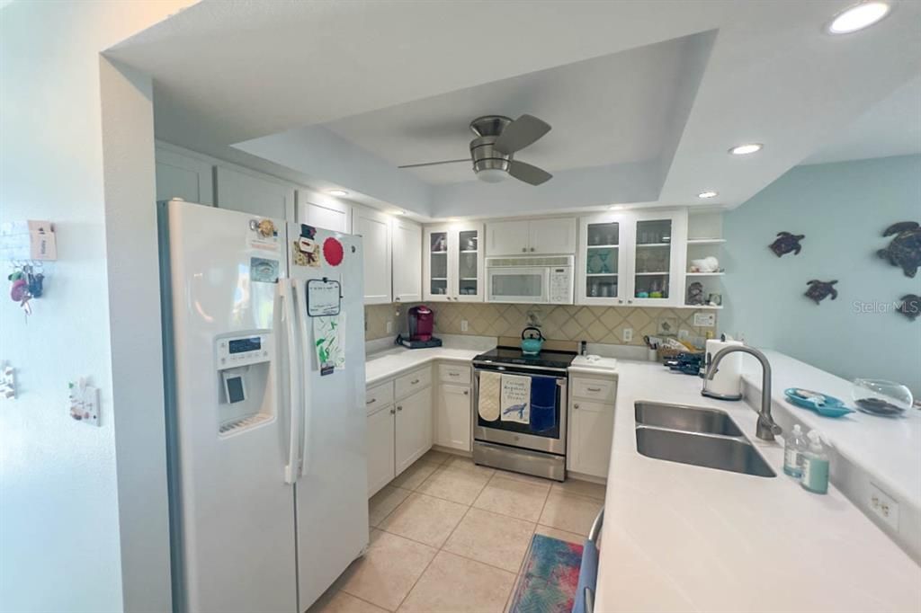 Active With Contract: $325,000 (2 beds, 2 baths, 1276 Square Feet)