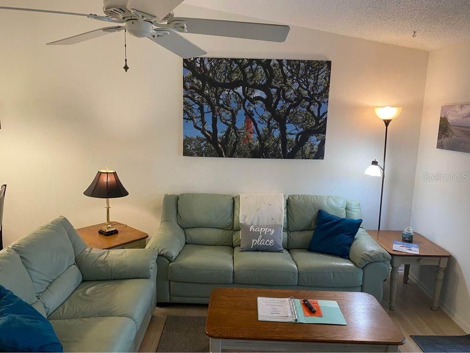 For Rent: $2,900 (2 beds, 2 baths, 947 Square Feet)