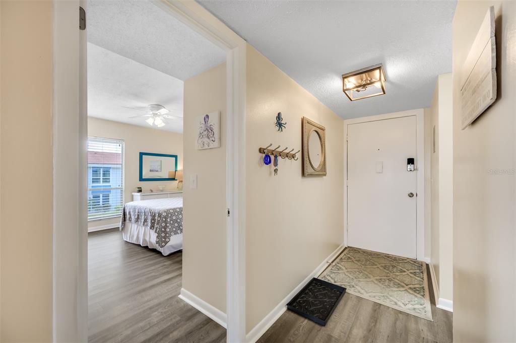 For Sale: $425,000 (2 beds, 1 baths, 825 Square Feet)