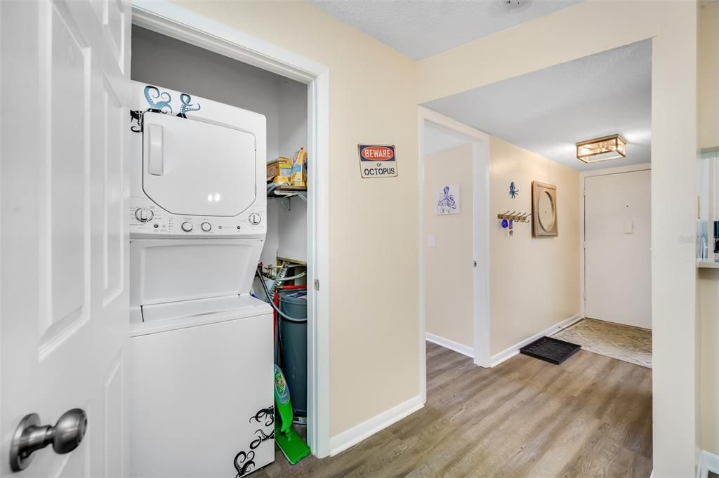 For Sale: $425,000 (2 beds, 1 baths, 825 Square Feet)