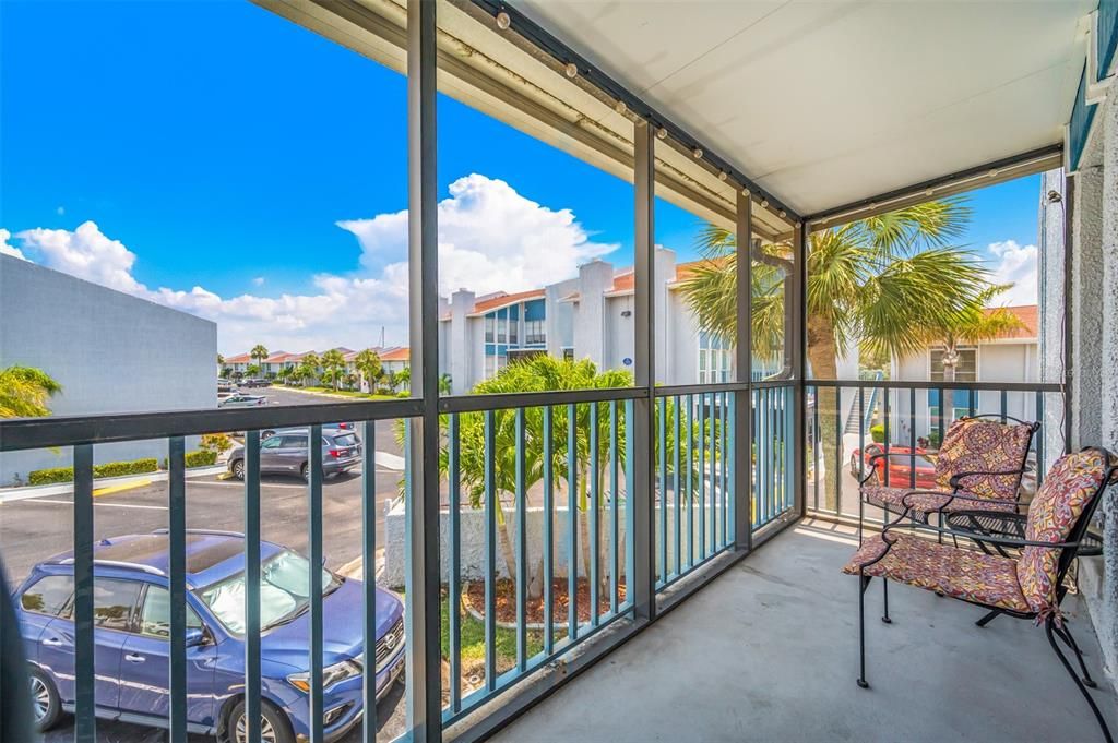 For Sale: $425,000 (2 beds, 1 baths, 825 Square Feet)