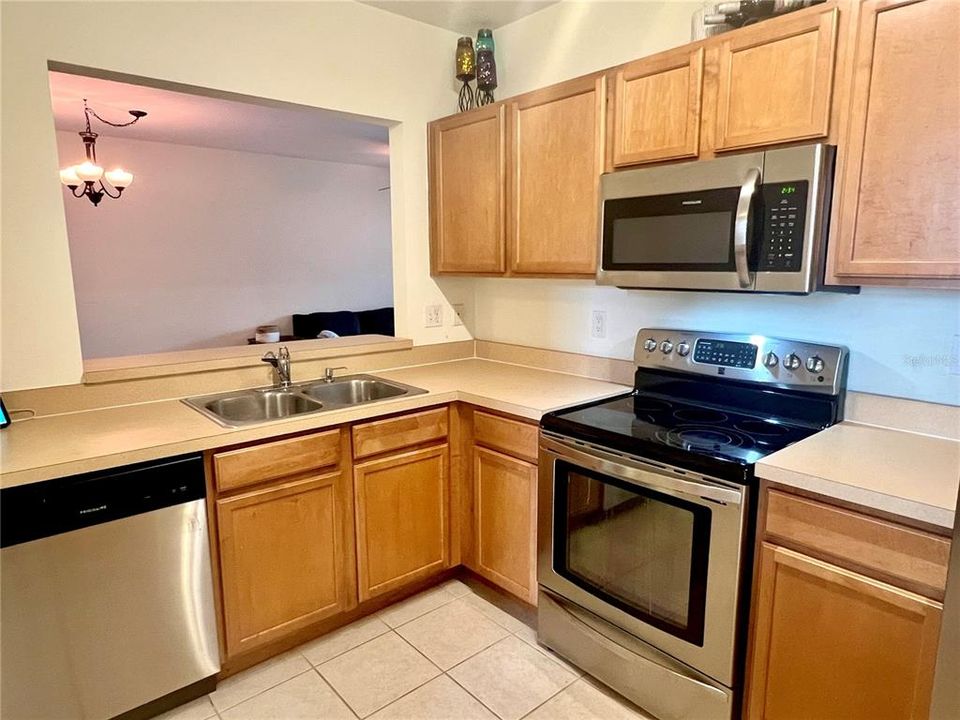 Active With Contract: $203,500 (3 beds, 2 baths, 1151 Square Feet)