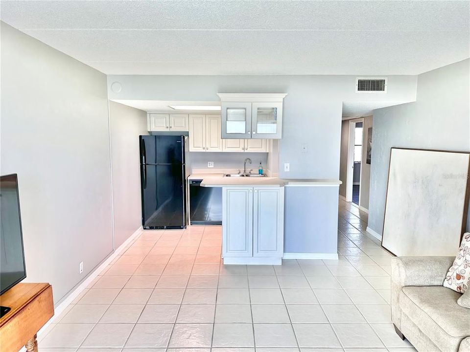 For Sale: $259,000 (2 beds, 2 baths, 925 Square Feet)