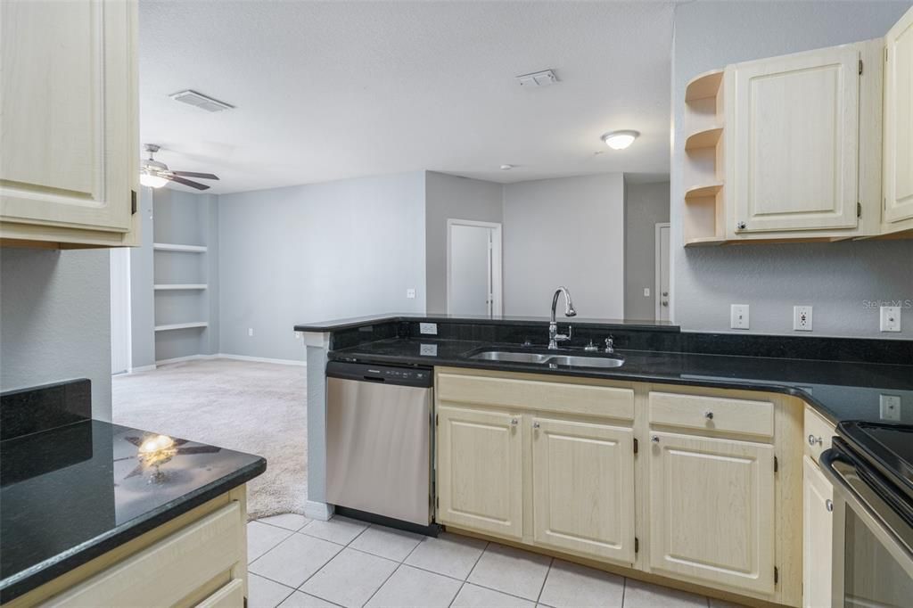 Active With Contract: $270,000 (3 beds, 2 baths, 1243 Square Feet)