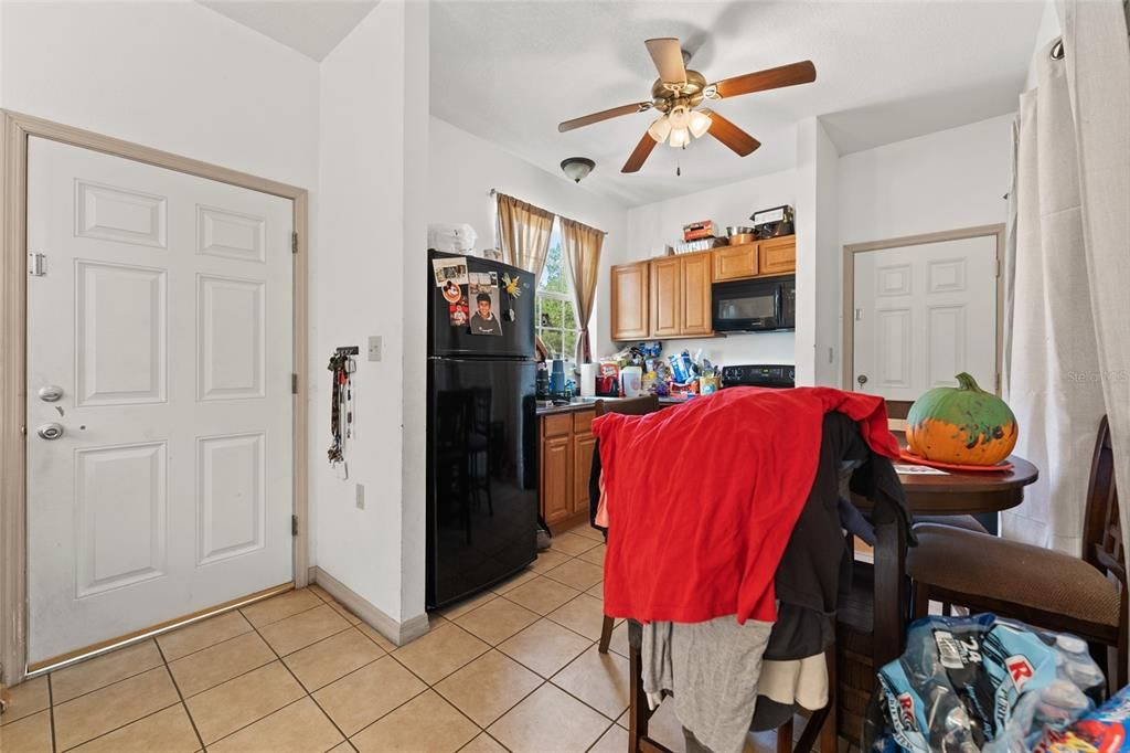 For Sale: $218,000 (2 beds, 2 baths, 832 Square Feet)