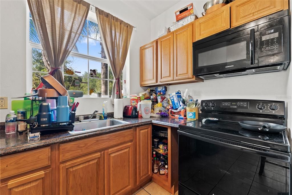 For Sale: $218,000 (2 beds, 2 baths, 832 Square Feet)