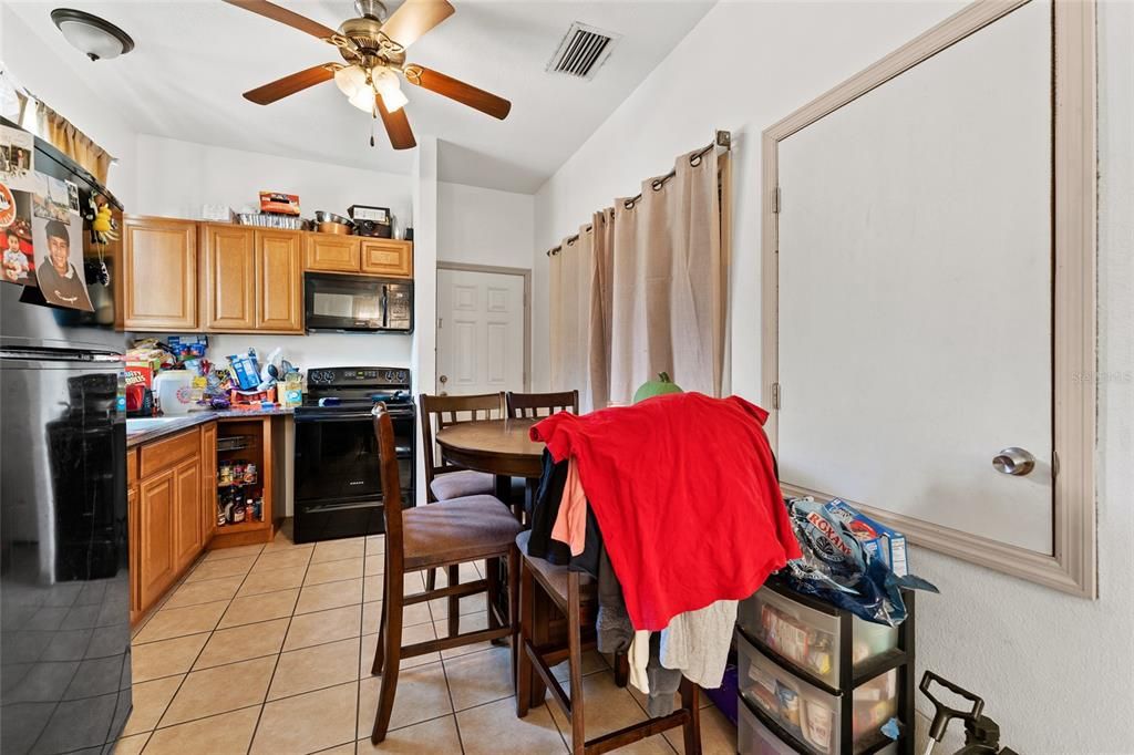 For Sale: $218,000 (2 beds, 2 baths, 832 Square Feet)