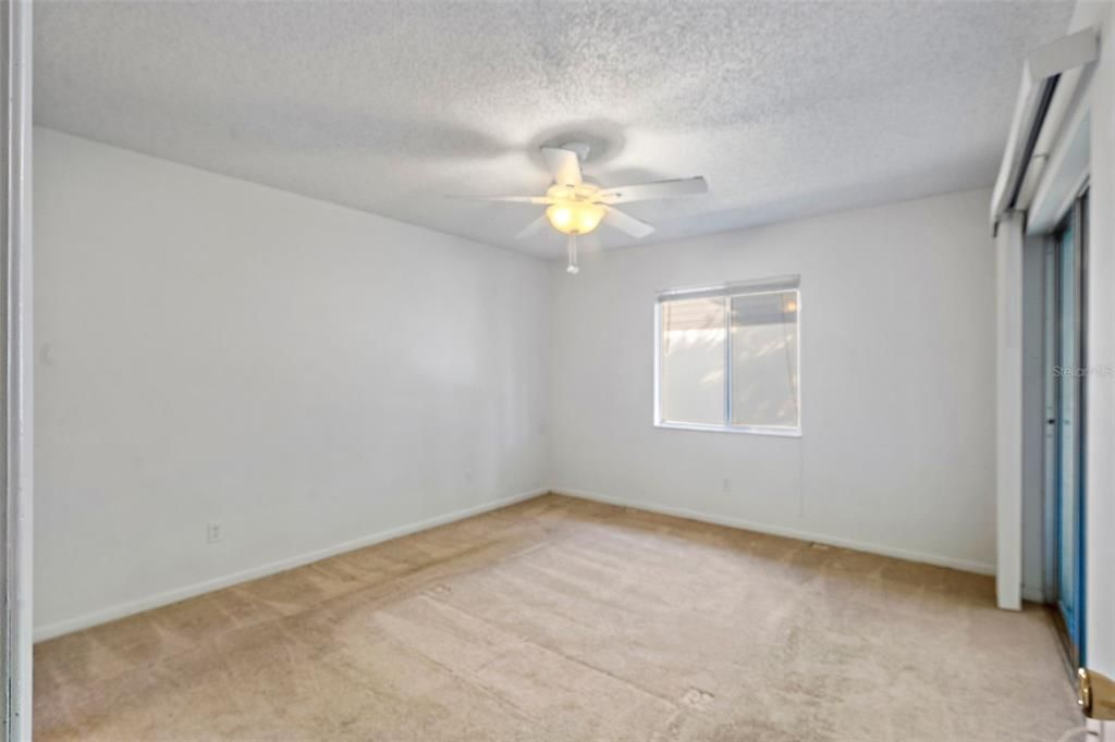 For Sale: $185,000 (2 beds, 2 baths, 960 Square Feet)